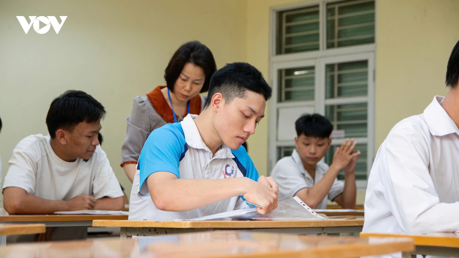 12 thí sinh bị đình chỉ thi do sử dụng điện thoại, tài liệu trong môn Ngữ văn